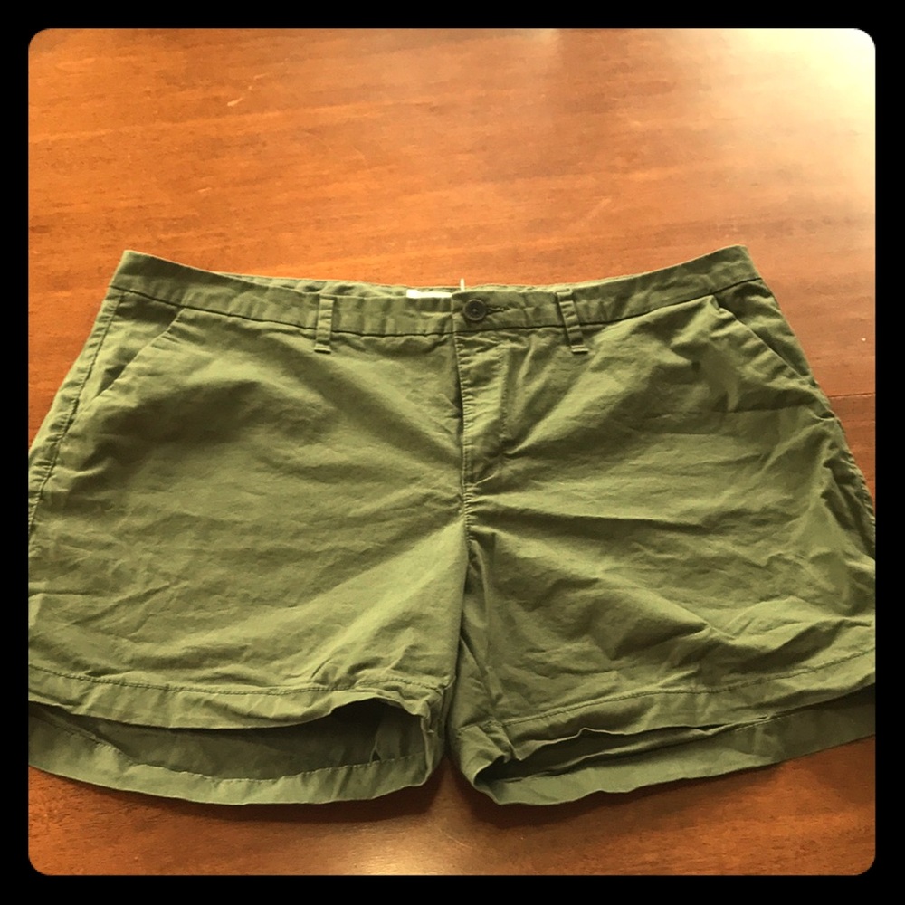 Army green women’s old navy shorts size 16